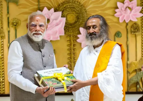 आर्ट ऑफ लिविंग की 45वीं वर्षगांठ पर मोदी-श्री श्री मुलाकात