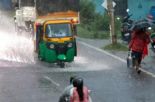 कुम्बलगोडु में जलभराव, वाहन फँसे