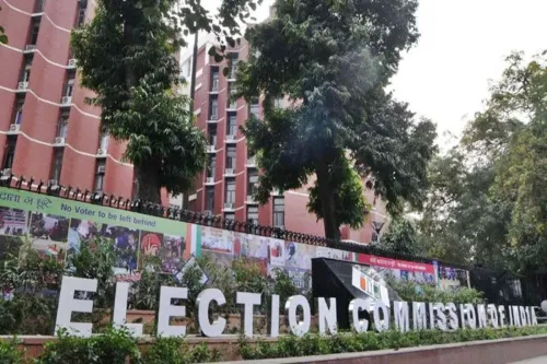 How did ECI resolve the issue of similar voter card numbers across states?