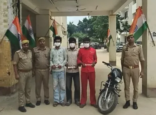 ग्रेटर नोएडा: इकोटेक-3 पुलिस ने तीन युवकों को अवैध तमंचे व चाकू के साथ दबोचा