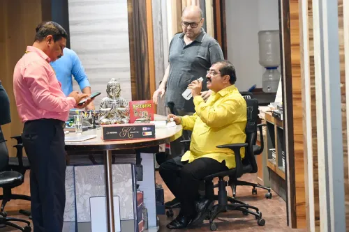 बेंगलुरु BJP प्रदर्शन: हरीश को पुलिस सुरक्षा में कार्यालय लाया गया