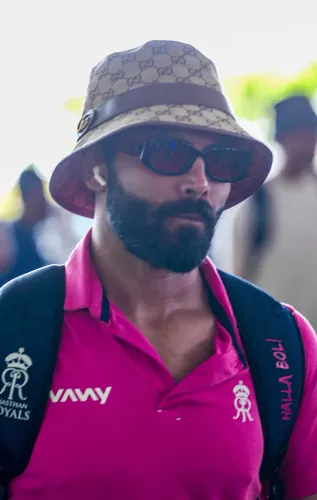 रविंद्र जडेजा मुंबई एयरपोर्ट पर — IPL 2026