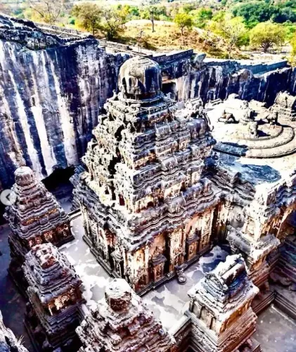 क्या शेखर कपूर ने एलोरा गुफाओं की सुंदरता पर अपनी राय रखी?