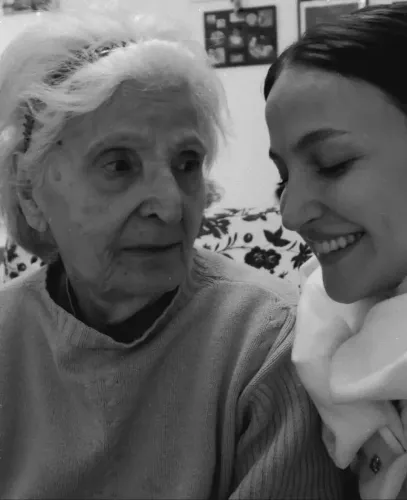 Did Elli AvrRam's Grandmother Pass Away?