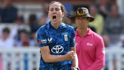 Did Em Arlott Sign Her First WBBL Contract with Sydney Thunder?