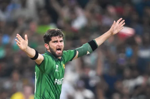 टी20 वर्ल्ड कप: पाकिस्तान ने इंग्लैंड के खिलाफ टॉस जीतकर बल्लेबाजी चुनी, शाहीन अफरीदी की वापसी