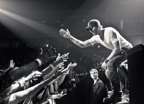 Is Enrique Iglesias returning to Mumbai for a concert?