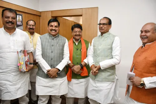 Shivraj Chouhan Surprises MP Assembly with Visit, Welcomed by BJP and Congress