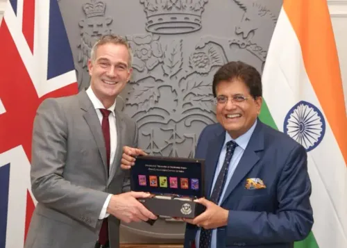 भारत-यूके एफटीए लागू: 2030 तक ₹100 अरब डॉलर व्यापार लक्ष्य, 75,000 पेशेवरों को सीधा फायदा