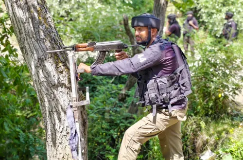 शोपियाँ: मुठभेड़ स्थल पर सुरक्षाकर्मियों का पहरा