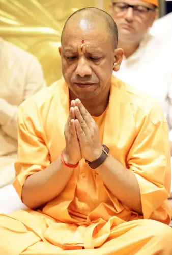 काल भैरव मंदिर में योगी आदित्यनाथ की पूजा अर्चना