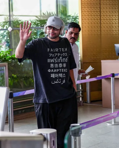 मुंबई: सिद्धांत चतुर्वेदी एयरपोर्ट पर देखे गए