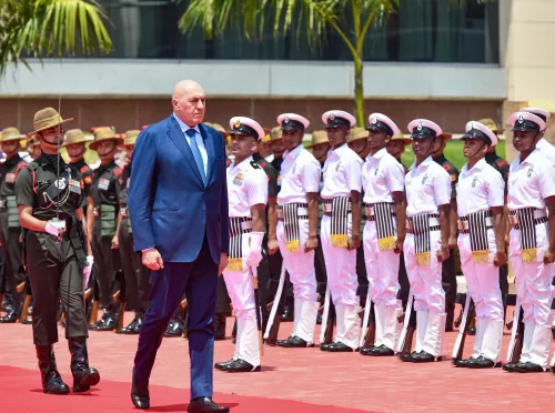 New Delhi: Italian Defence Minister Receives Guard of Honour