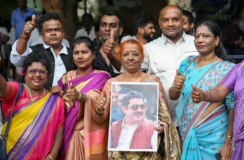 Bengaluru: Security and supporters gather for new ministers' swearing-in