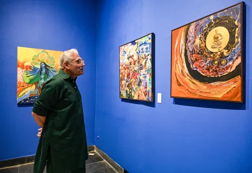 नई दिल्ली: बीकानेर हाउस में शिनेई शर्मा की एकल कला प्रदर्शनी