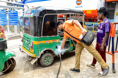 Kolkata: Auto-Rickshaws Line Up Due to LPG Scarcity