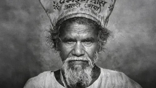 क्या फल्गुनी और दशरथ की कहानी हमें हिम्मत नहीं देती?