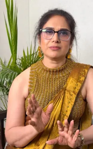 मीनाक्षी शेषाद्रि की बॉलीवुड में वापसी: '30 साल बाद मुंबई लौटी, चुनौतीपूर्ण किरदारों का है इंतजार'