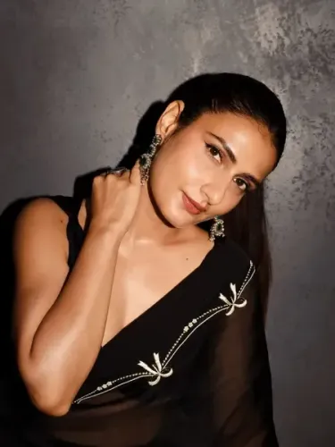 फातिमा सना शेख ने 'मेट्रो... इन दिनों' के सेट से अनुराग बसु संग काम करने का अनुभव किया शेयर 