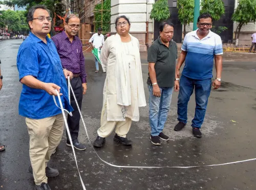 TMC के कुणाल घोष और डोला सेन ने धर्मतला में रैली स्थल नापा