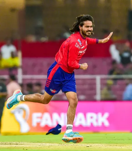 दिग्वेश राठी की वार्म अप गेंदबाज़ी — LSG vs CSK से पहले तैयारी