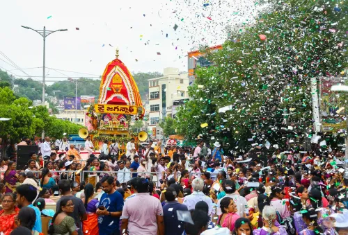 विजयवाड़ा में भक्तों ने खींचा जगन्नाथ का रथ