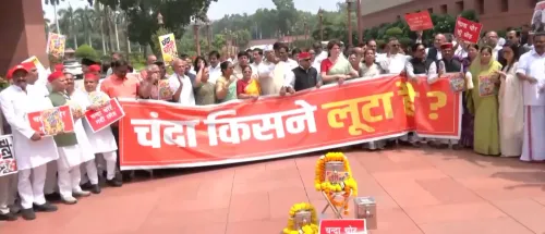 एफसीआरए संशोधन बिल: विपक्ष ने 'राम मंदिर चढ़ावा किसने लूटा' पोस्टर से घेरी सरकार, खड़गे ने JPC जाँच की माँग का किया समर्थन