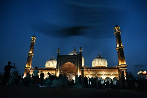 नई दिल्ली: जामा मस्जिद पर भक्तों की भीड़