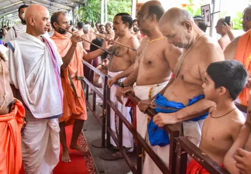 श्री विश्ववल्लभ तीर्थ स्वामीजी ने दिया तप्त मुद्रा धारण