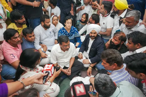 New Delhi: Kejriwal visits family of Palam fire victims