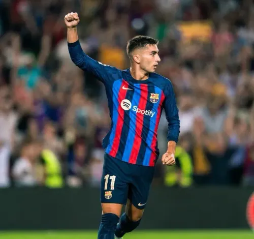 Ferran Torres edges closer to PSG move, misses Barca training again