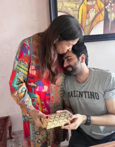 आयुष्मान खुराना की मां ने 'पति पत्नी और वो दो' देख खुलकर हंसीं, बेटे ने शेयर किया भावुक पोस्ट
