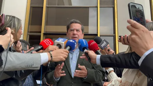 Initial Deportees Arrive in Colombia from the U.S.