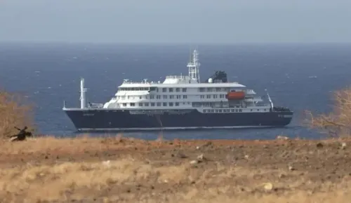 Hantavirus ship MV Hondius: First evacuation flight leaves Canary Islands