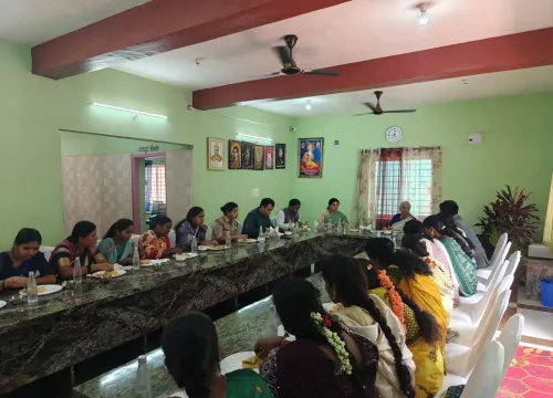 FM Sitharaman Meets SHG Members in Karnataka's Kudligi