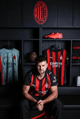 Did AC Milan Secure Fullkrug on Loan from West Ham?