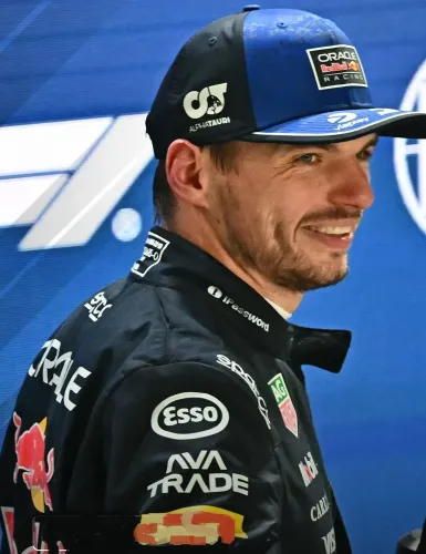 Verstappen claims maiden Singapore GP pole, edges Leclerc by 0.054s