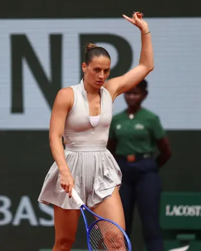 Kostyuk stuns Swiatek 7-5, 6-1 to reach first French Open QF