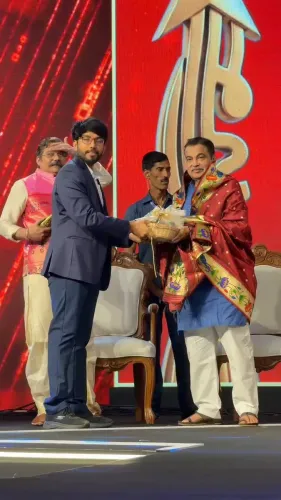 Gadkari attends ABP Majha Sanman Puraskar in Mumbai