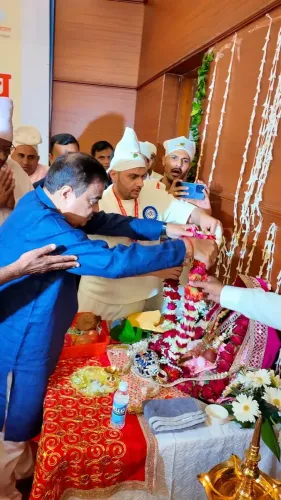 Gadkari attends Chakradhar Swami Jayanti at Maharashtra Sadan