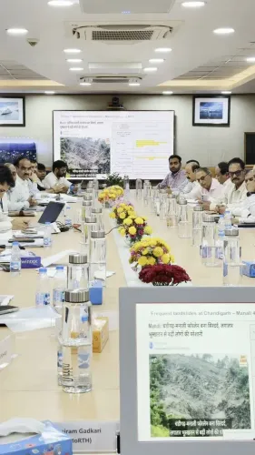 Gadkari Reviews 1,947 km of NH Projects in Himachal Pradesh