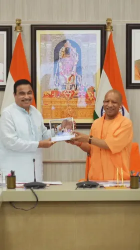 Gadkari Reviews UP Highway Projects With CM Yogi