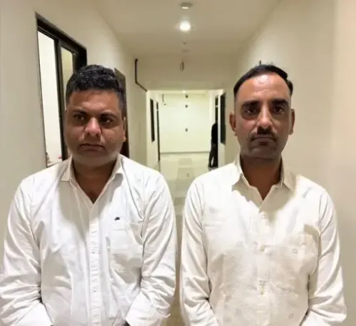 क्या गांधीनगर में एसीबी ने 30 लाख रुपए की रिश्वत लेते दो सीआईडी कर्मियों को गिरफ्तार किया?