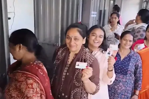 गांधीनगर नगर निगम चुनाव 2026: 44 सीटों पर मतदान शुरू, बूथों पर सुबह से मतदाताओं की भीड़