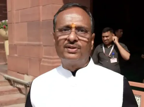 गंगा का धार्मिक महत्व: दिनेश शर्मा की चेतावनी, इफ्तार पार्टी पर उठे सवाल