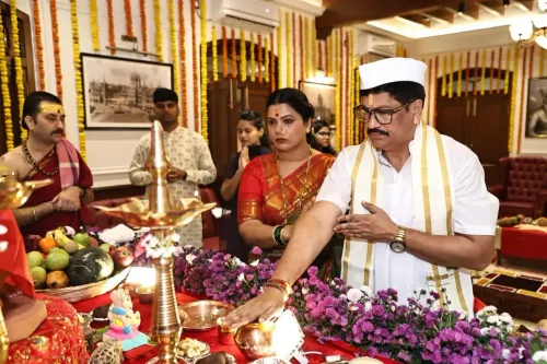 गणेश चतुर्थी पर मुंबई महापौर आवास में साढ़े चार साल बाद गणपति स्थापना, मेयर रितु तावड़े ने की विशेष प्रार्थना
