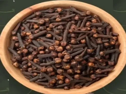 गर्मी में शरीर को ठंडा रखने के लिए लौंग की उपयोगिता: जानें ये अद्भुत टिप्स