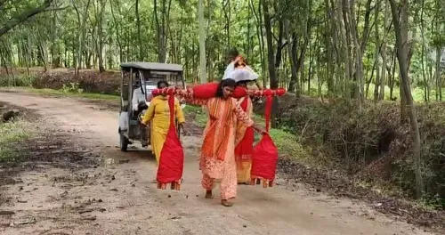 गो संरक्षण की अलख जगाने 21 लीटर गंगाजल लेकर बाबा धाम की पदयात्रा पर निकलीं कुसुम कुमारी