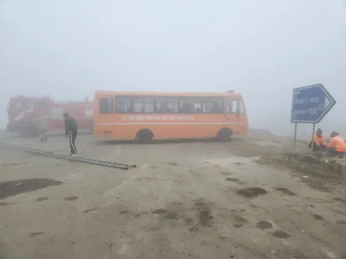 क्या गौतमबुद्धनगर में घने कोहरे के कारण कार नाले में गिरी? युवक की मौत