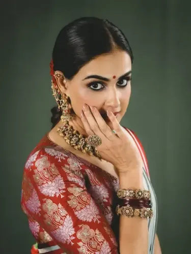 Genelia Deshmukh Reflects on Timeless Sentiments Beyond Trends by Sharing an Old Song